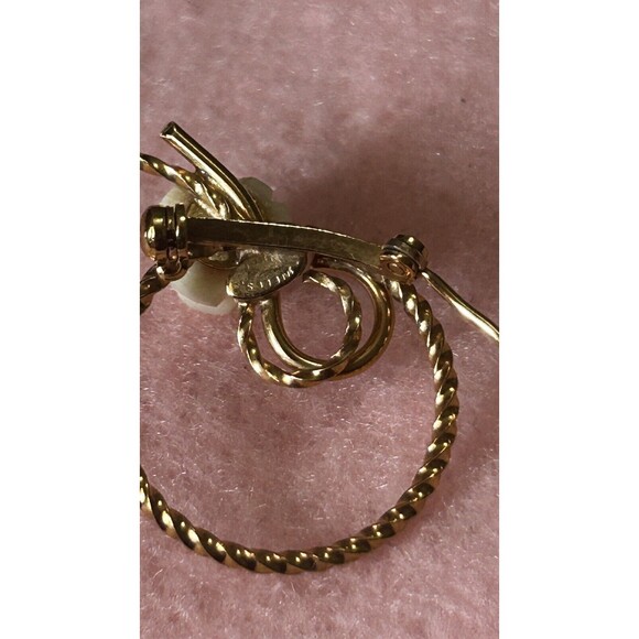 Wells 14K GF Gold & Carved White Flower Rose in Circle Vintage Pin Brooch - Picture 2 of 5